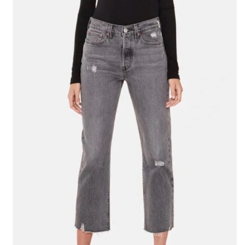 Levi’s Wedgie Straight Raw Hem Jeans - Picture 3 of 10